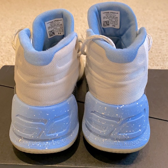 Steph Curry (SC) UNDERARMOUR youth size 5 basketball sneakers. - Picture 4 of 10